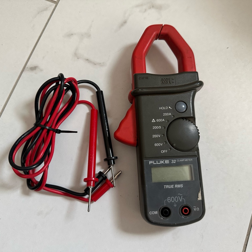 Fluke 32 Digital Clamp Meter Multimeter With Leads